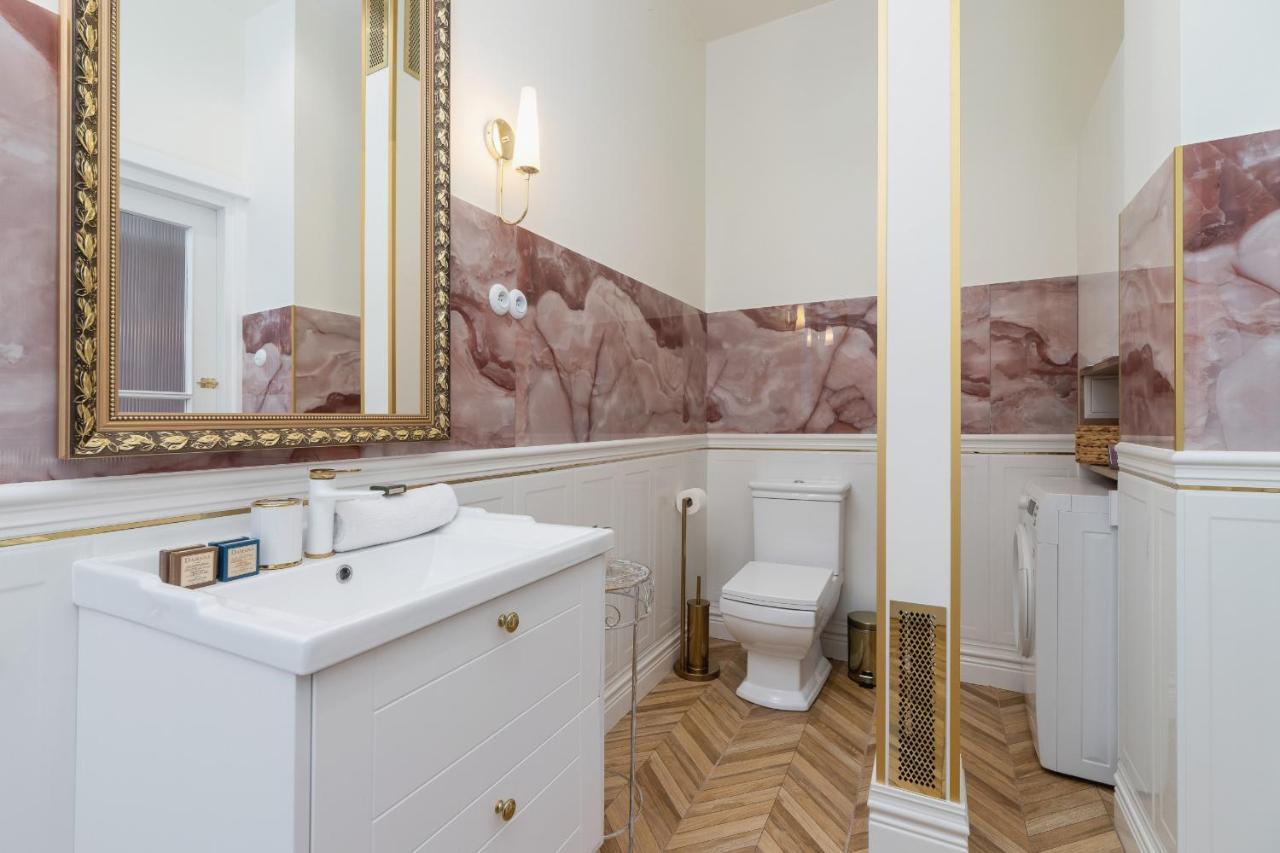 Luxurious & Unique Apartment Mickiewicza Cracow By Renters Prestige Kraków Exteriör bild
