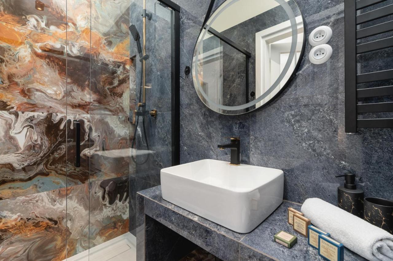 Luxurious & Unique Apartment Mickiewicza Cracow By Renters Prestige Kraków Exteriör bild