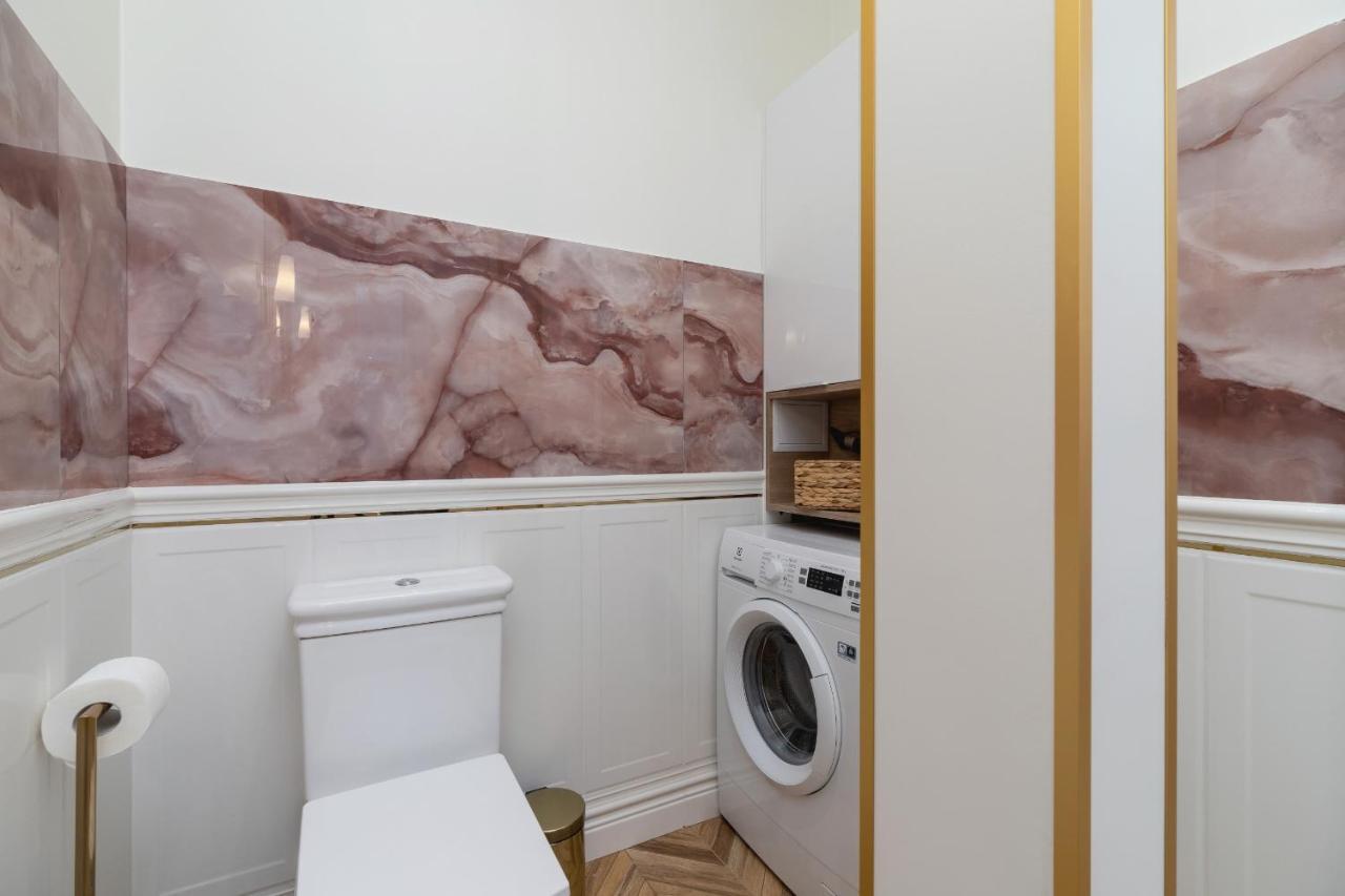 Luxurious & Unique Apartment Mickiewicza Cracow By Renters Prestige Kraków Exteriör bild